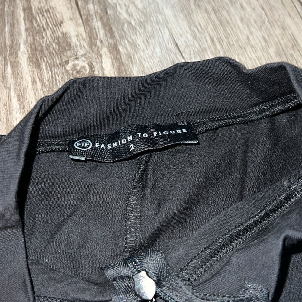 Fashion to figure one piece - Picture 2 of 2